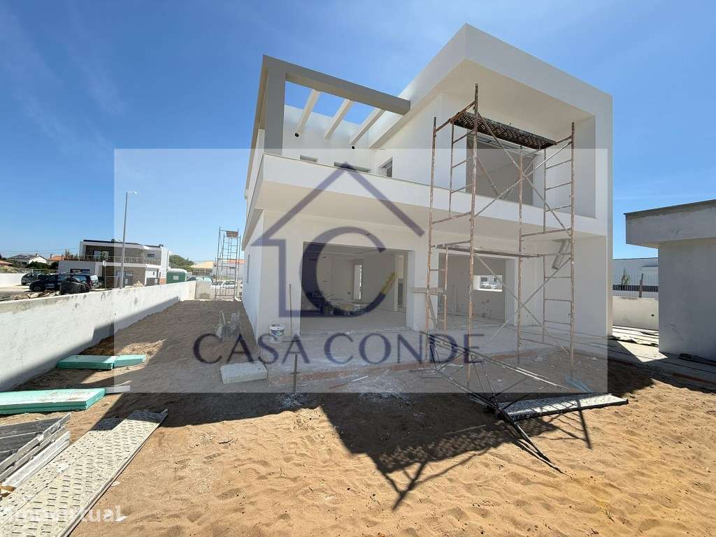 Moradia T4 Isolada Duplex em Azeitão com Piscina e Excelentes Acaba... - Grande imagem: 2/36