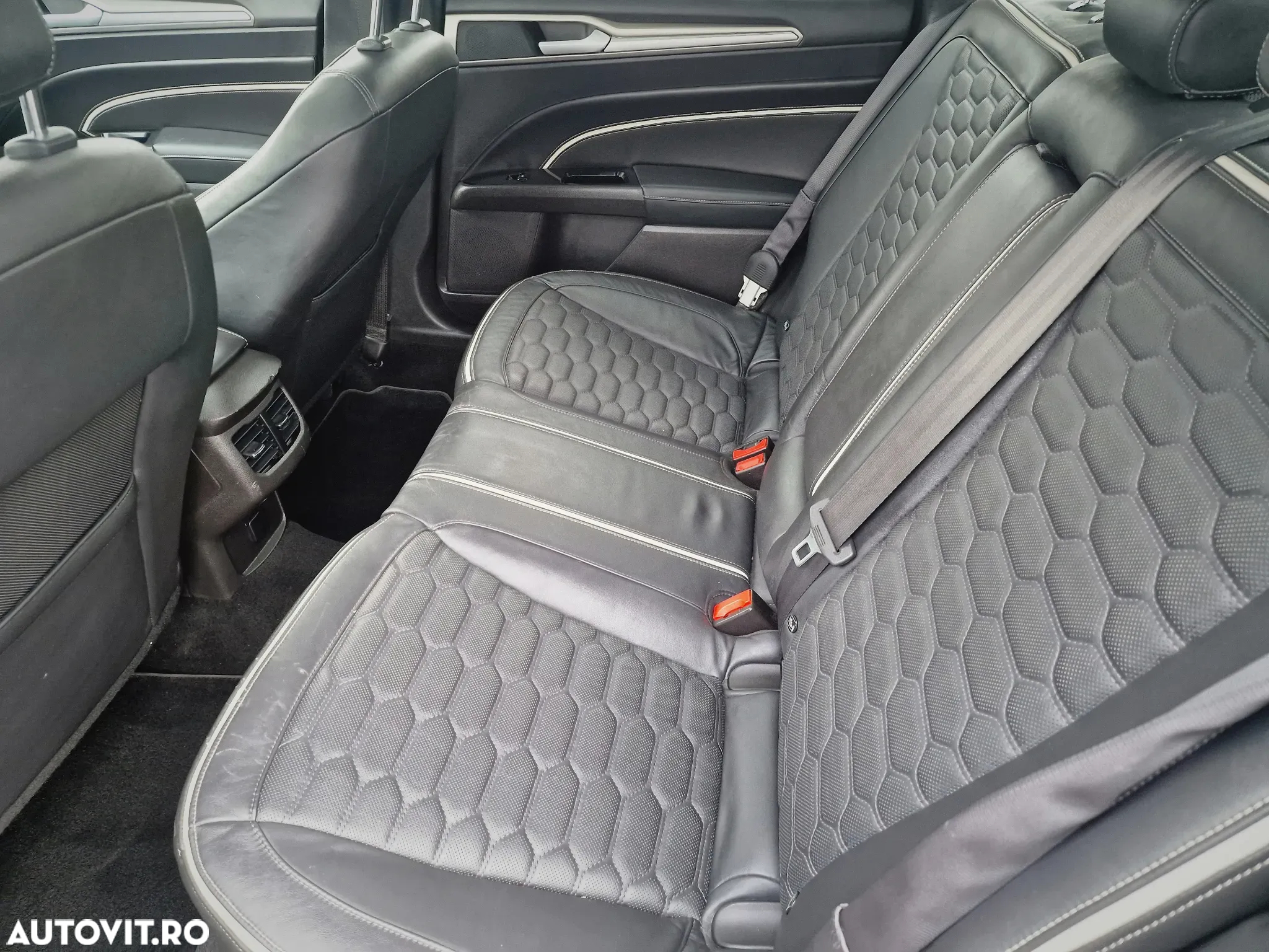 Ford Mondeo Vignale 2.0 Hybrid - 9