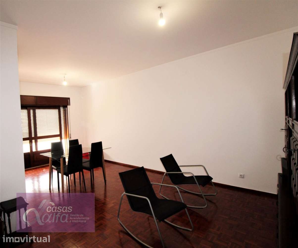 Quarto  com wc privado para rapariga estudante  Av. Marquês de Pomb... - Grande imagem: 4/10