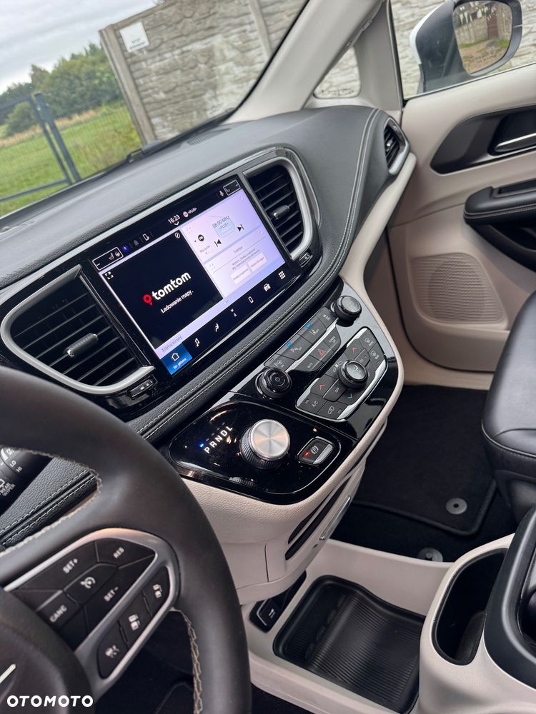 Chrysler Pacifica - 6
