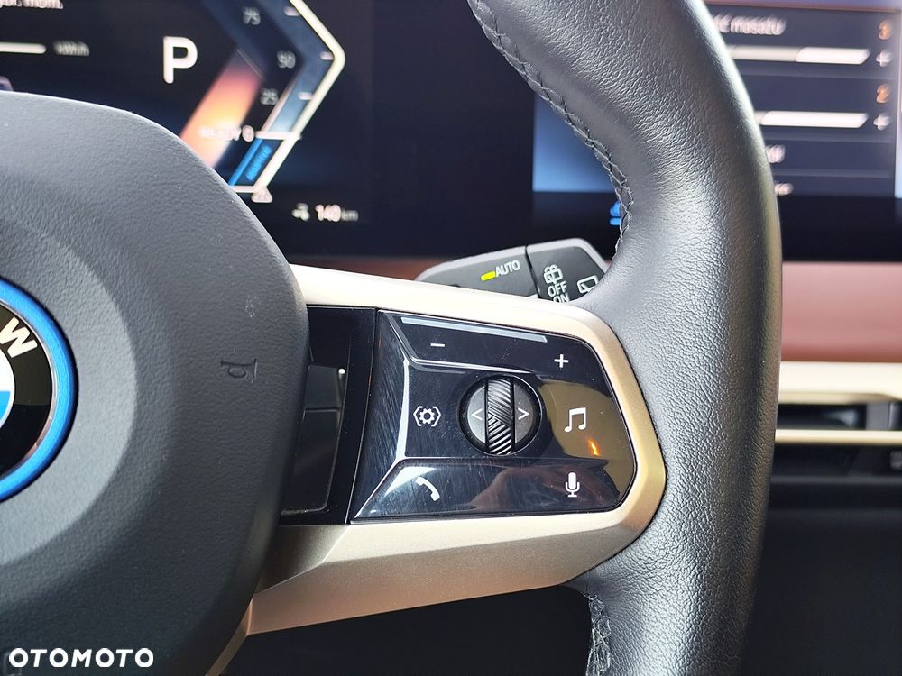 BMW iX xDrive40 76.6kWh Essence - 17
