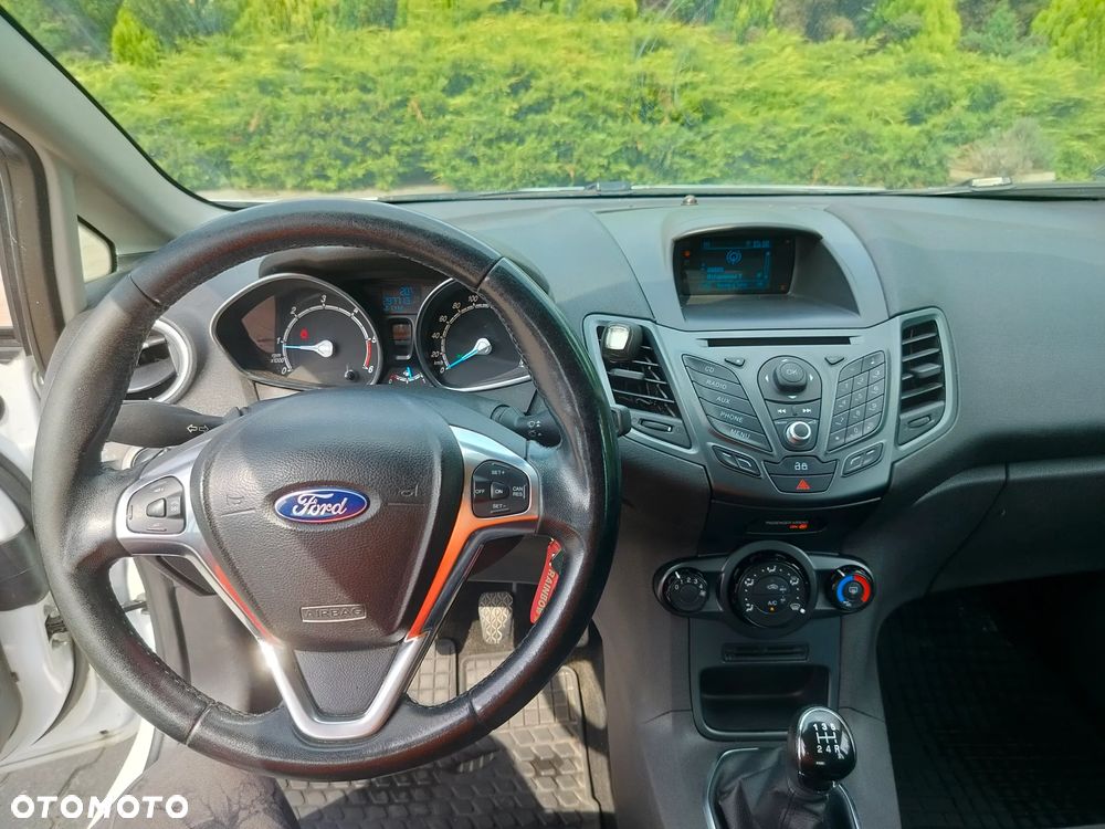 Ford Fiesta 1.5 TDCi Ambiente - 13