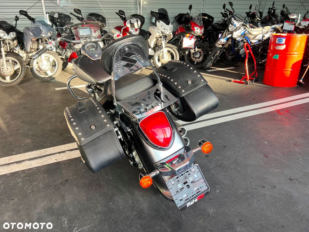 Suzuki Intruder - 11