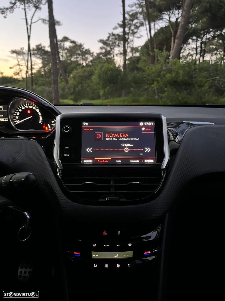 Peugeot 2008 1.2 PureTech GT Line - 12