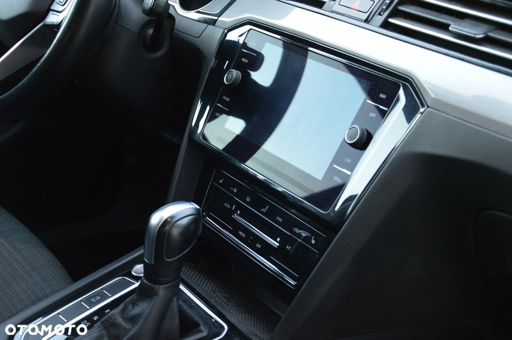 Volkswagen Passat - 29