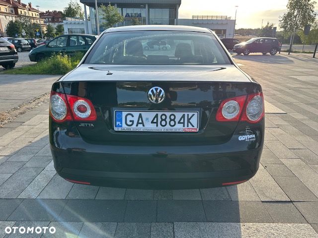 Volkswagen Jetta 1.6 Trendline - 5