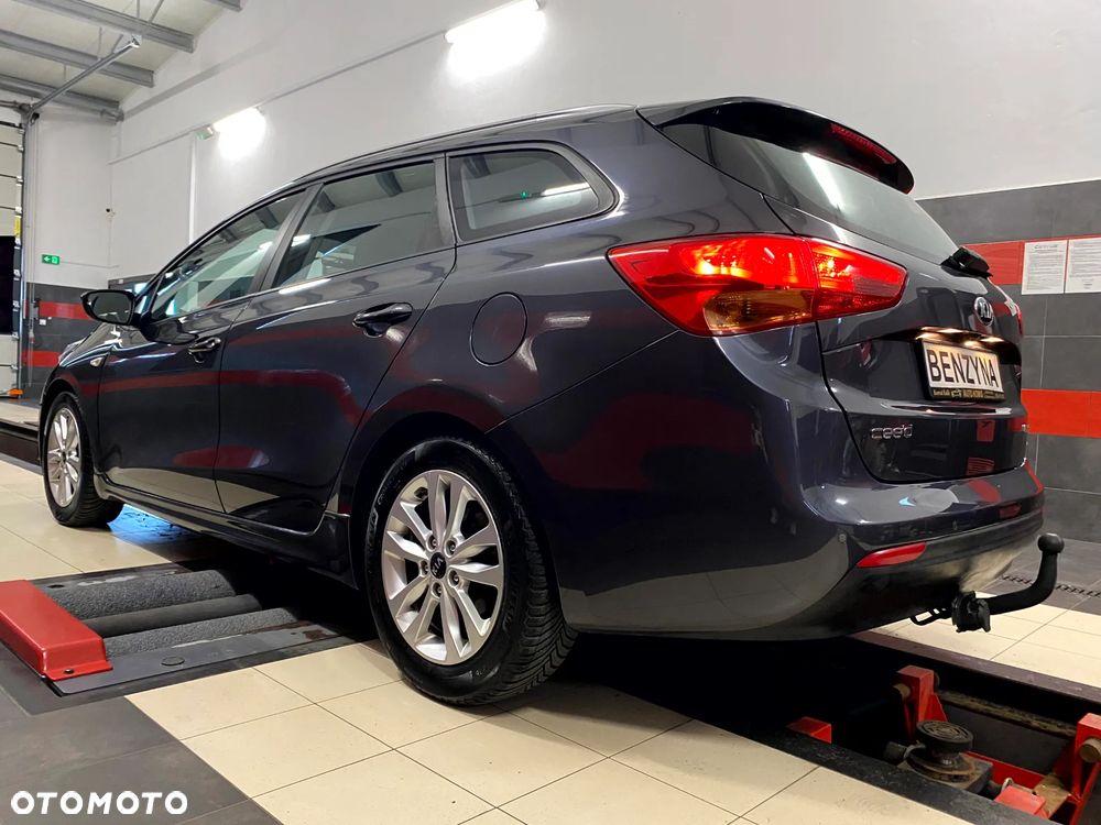 Kia Ceed 1.6 GDI ISG Platinum Edition - 11