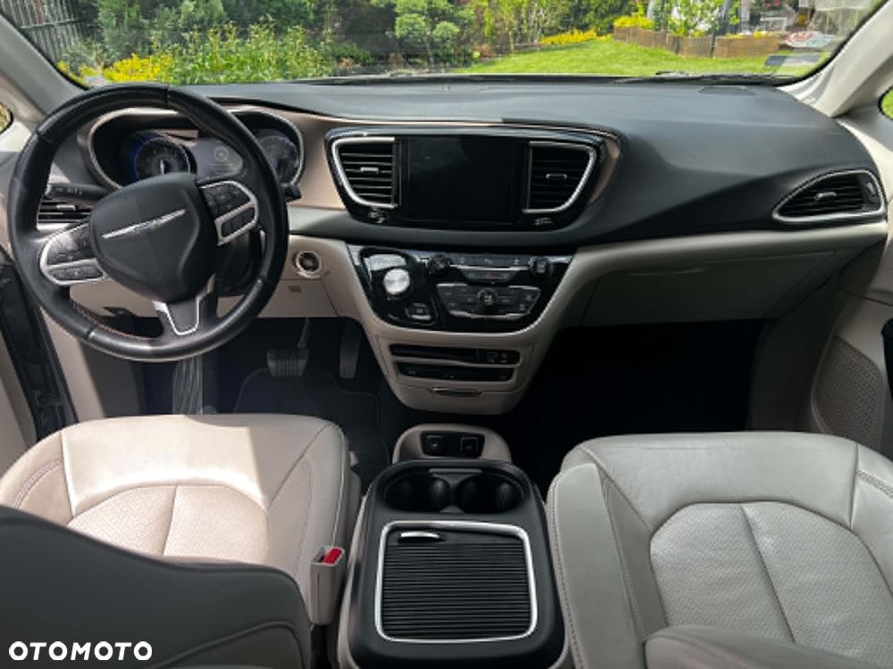 Chrysler Pacifica - 5