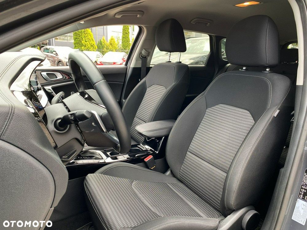 Kia Ceed - 9