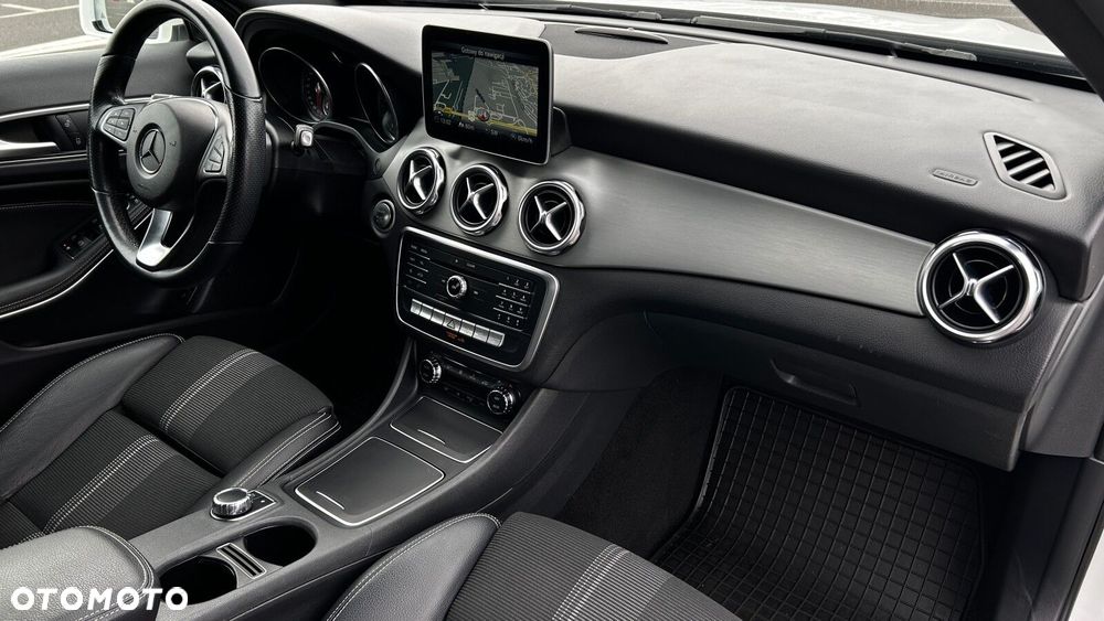 Mercedes-Benz GLA 200 7G-DCT Style - 21