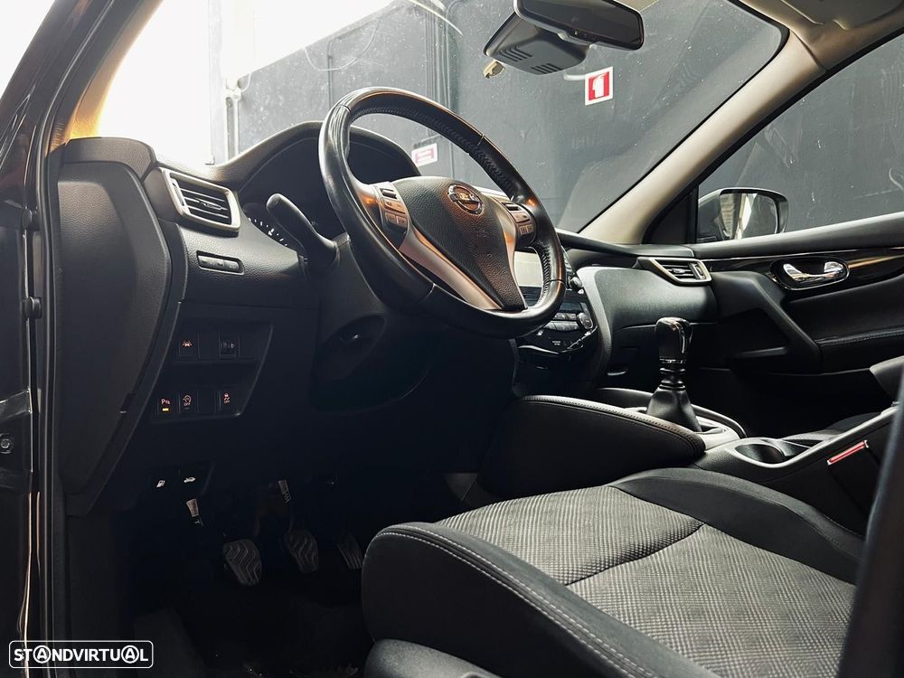 Nissan Qashqai 1.5 dCi N-Connecta 18 - 19