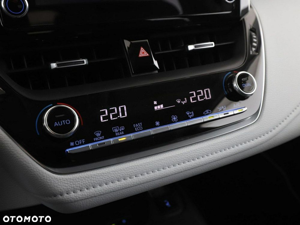 Toyota Corolla 2.0 Hybrid Executive - 26