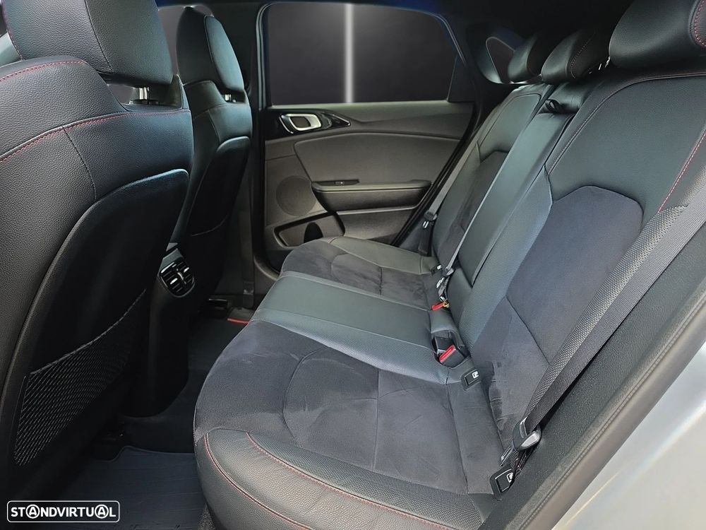 Kia Ceed 1.6 T-GDI GT+SRF - 10