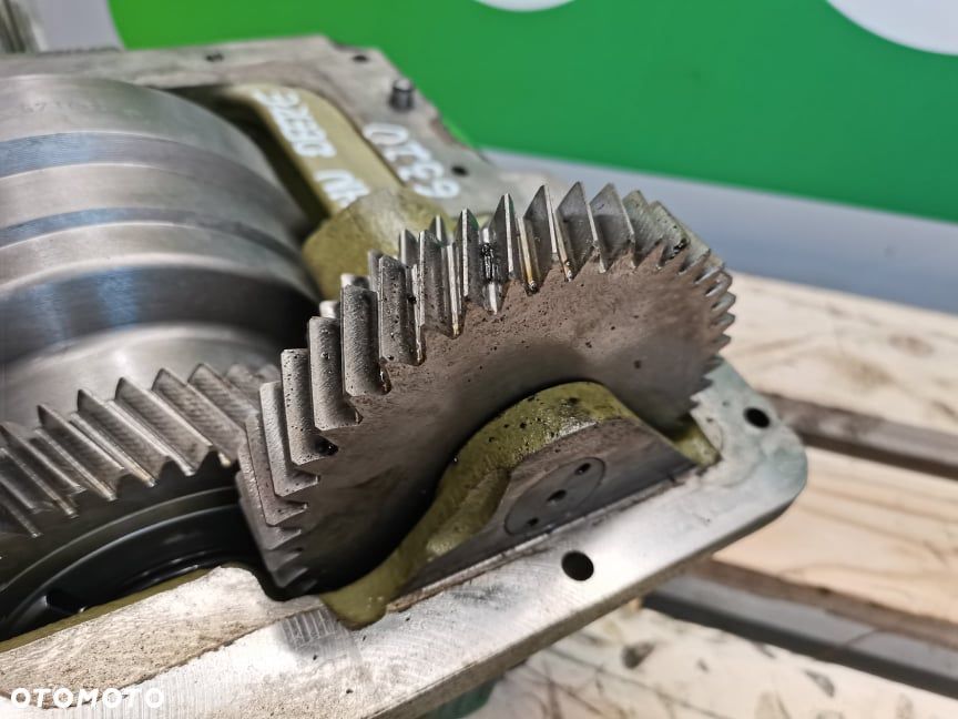 Kosz przedniego napędu L157103 L155993 L157992 John Deere 6320 - 3