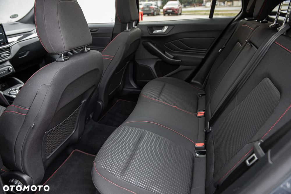 Ford Focus 1.5 EcoBlue Start-Stopp-System ST-LINE - 31