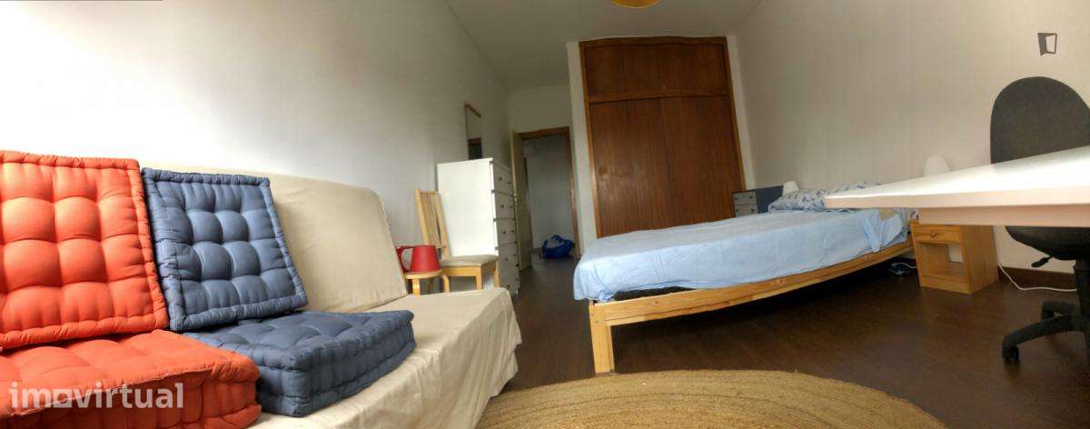 Quarto - localizado em Olaias Lisbon - Grande imagem: 2/14