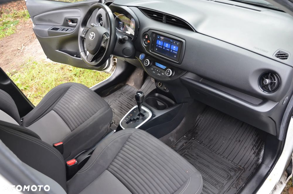 Toyota Yaris Hybrid 1.5 VVT-i Y20 Team Deutschland - 12