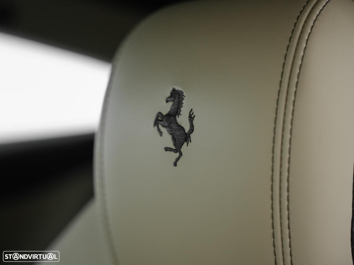 Ferrari GTC4 Lusso - 35