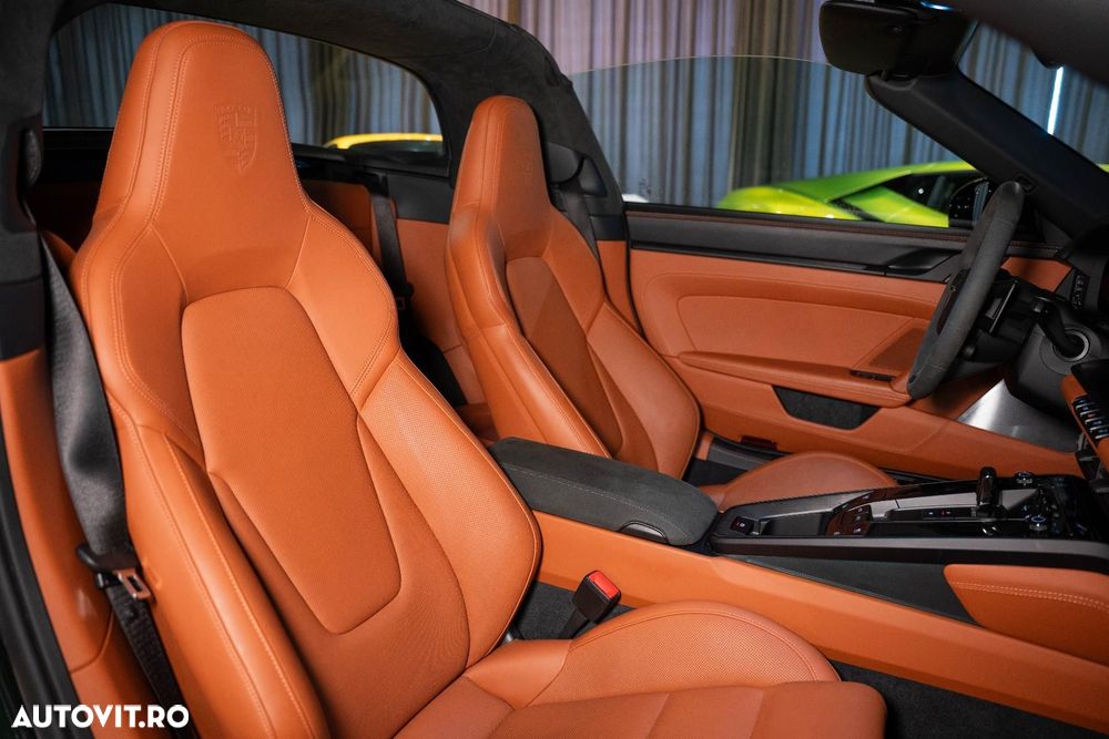 Porsche 911 Targa 4 GTS PDK - 28