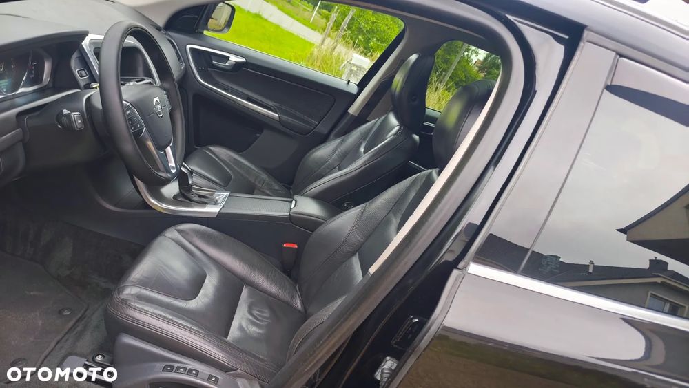 Volvo XC 60 D5 AWD Geartronic Summum - 8