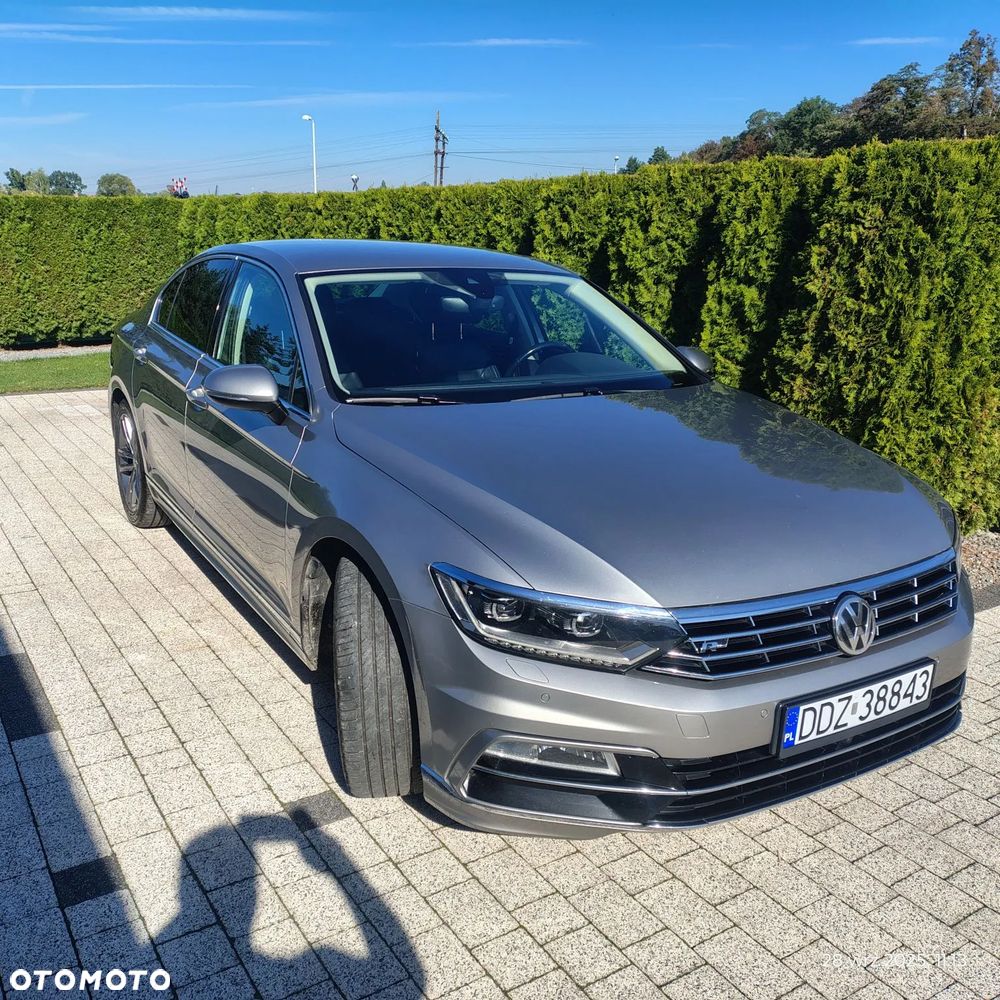 Volkswagen Passat - 1