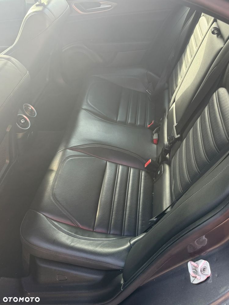 Alfa Romeo Giulia - 11