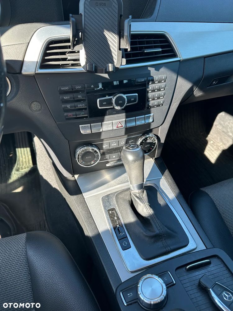 Mercedes-Benz Klasa C 180 CGI Automatik BlueEFFICIENCY Avantgarde - 11