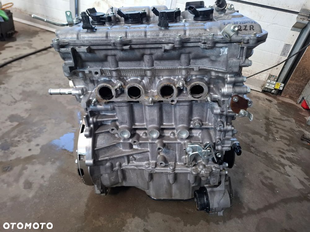 TOYOTA AURIS E18 1.8 HYBRYDA HB SILNIK 2ZR - 2