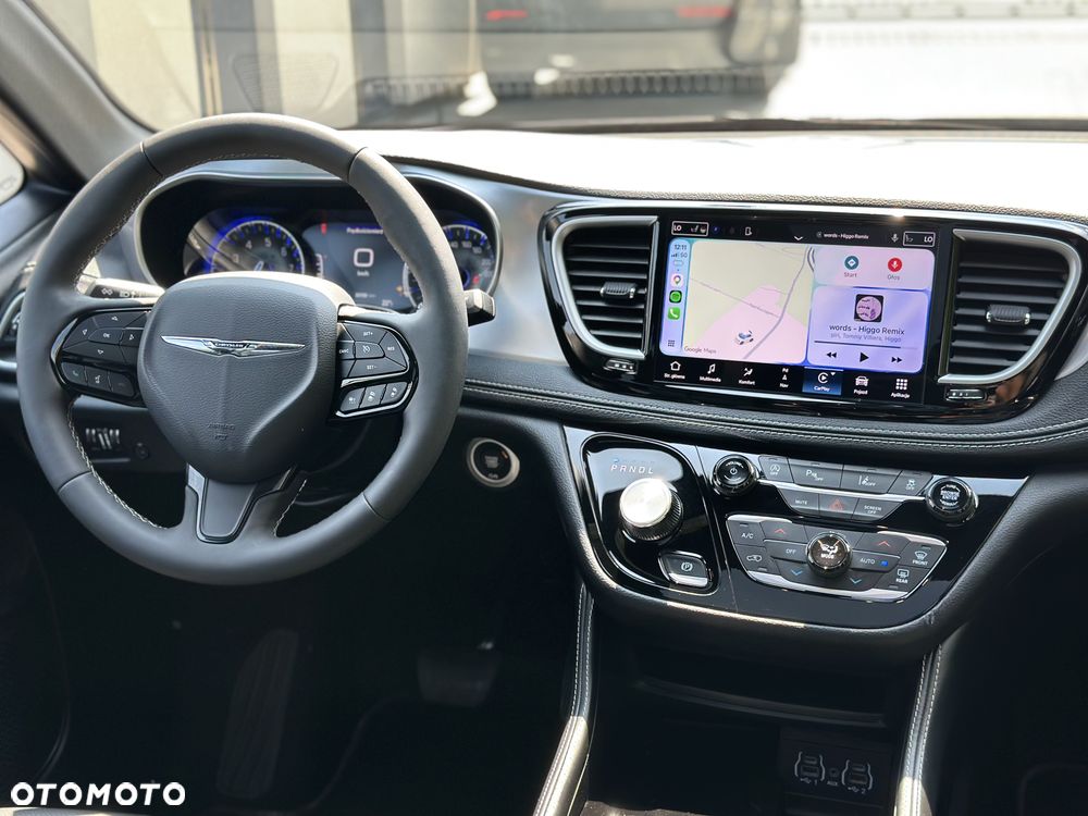 Chrysler Pacifica - 25