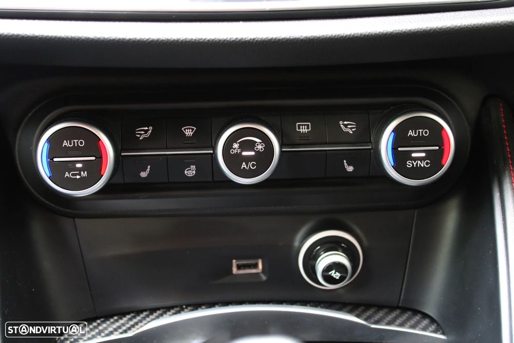 Alfa Romeo Stelvio V6 2.9 Bi-Turbo AT8-Q4 Quadrifoglio - 44