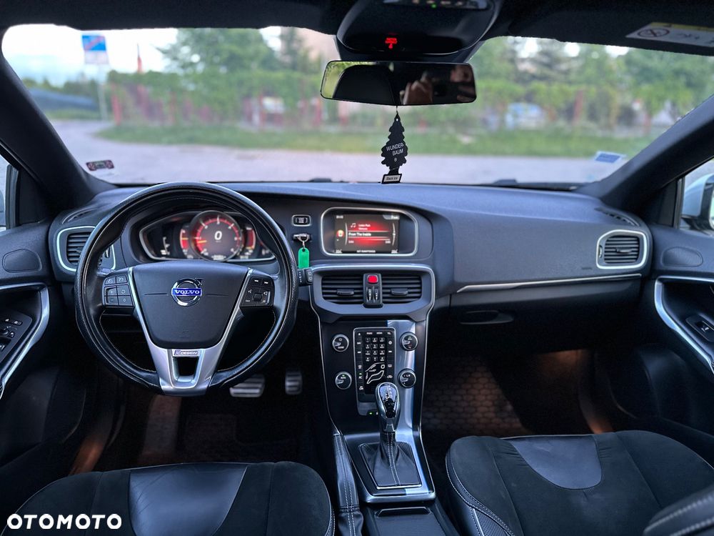 Volvo V40 D3 Geartronic R Design - 9