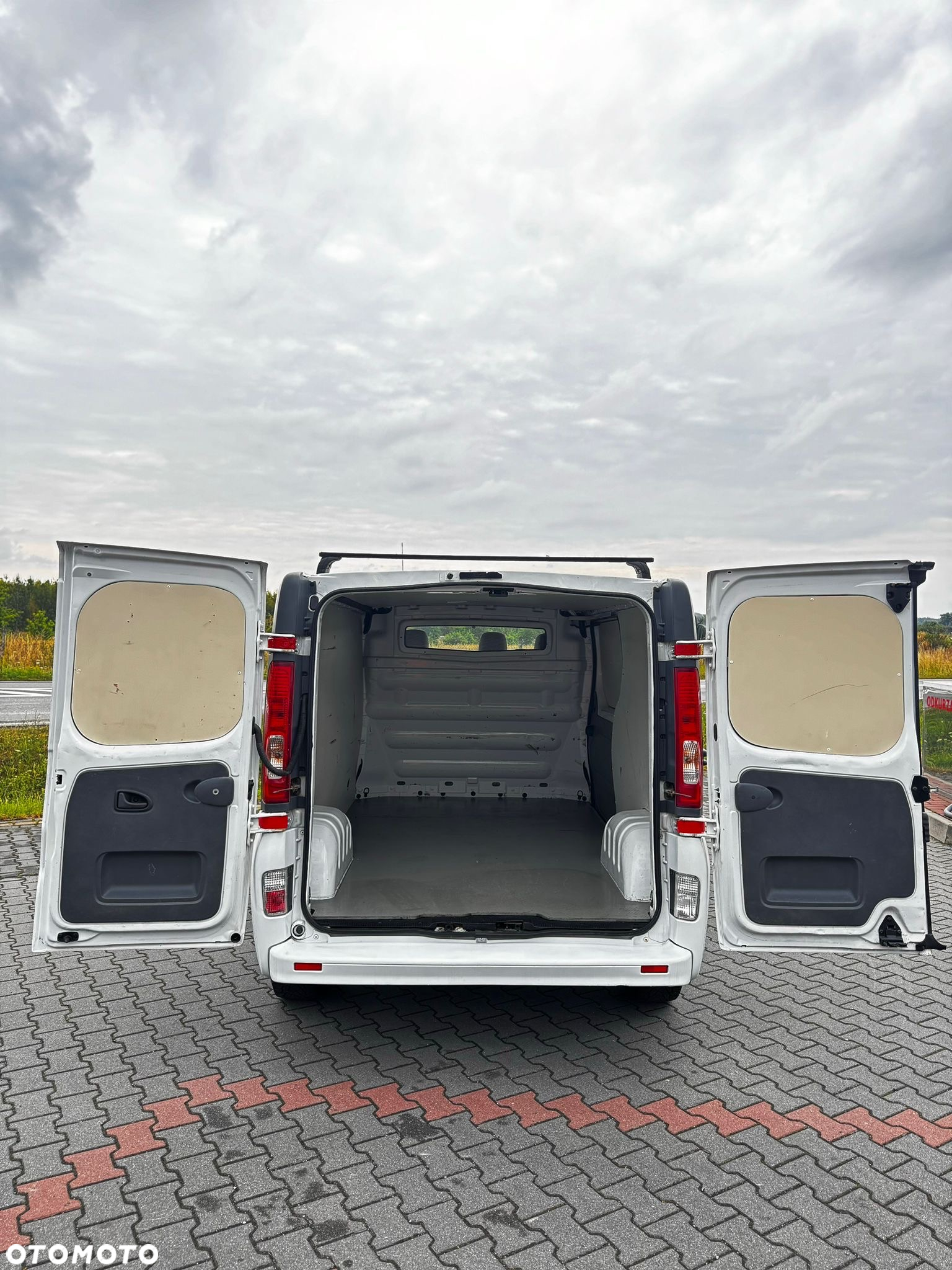 Nissan Primaster - 17