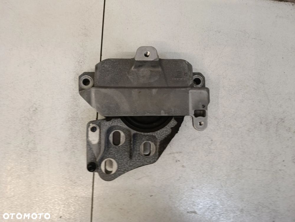 Łapa poduszka mocowanie silnika Mercedes CLA W118 A118 118 lift 1.3B - 2
