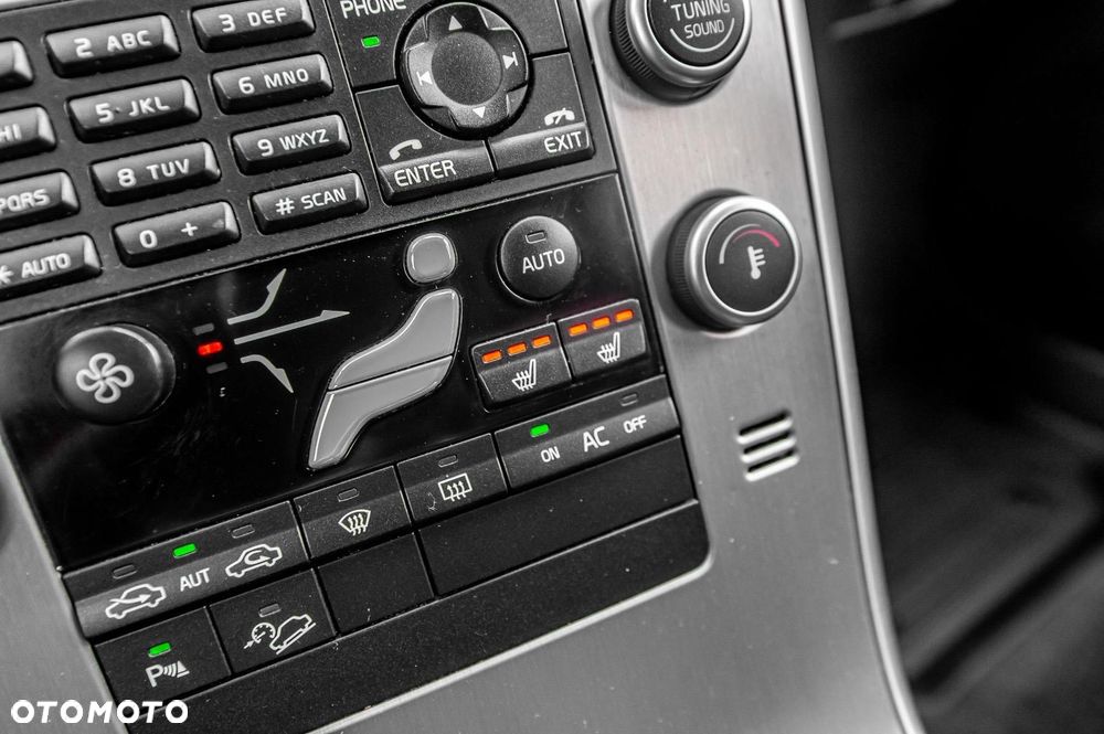 Volvo XC 60 D5 AWD Momentum - 27