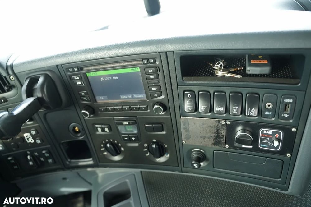 Scania P 450 / 8x4 / BASCULANTĂ CU DESCĂRCARE SPATE - 5,6 M / TRIDEM / AXĂ RIDICABILĂ ȘI VIRATOARE / OBLON SPATE HIDRAULIC / EURO 6 - 31