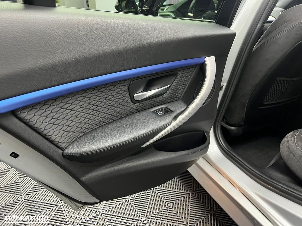 BMW 318 d Pack M Auto - 36