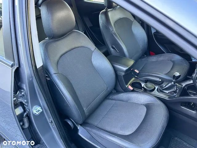 Hyundai ix35 1.7 CRDi 2WD blue Finale Silver - 19