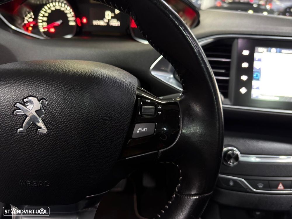 Peugeot 308 SW 1.2 PureTech Allure EAT6 - 21