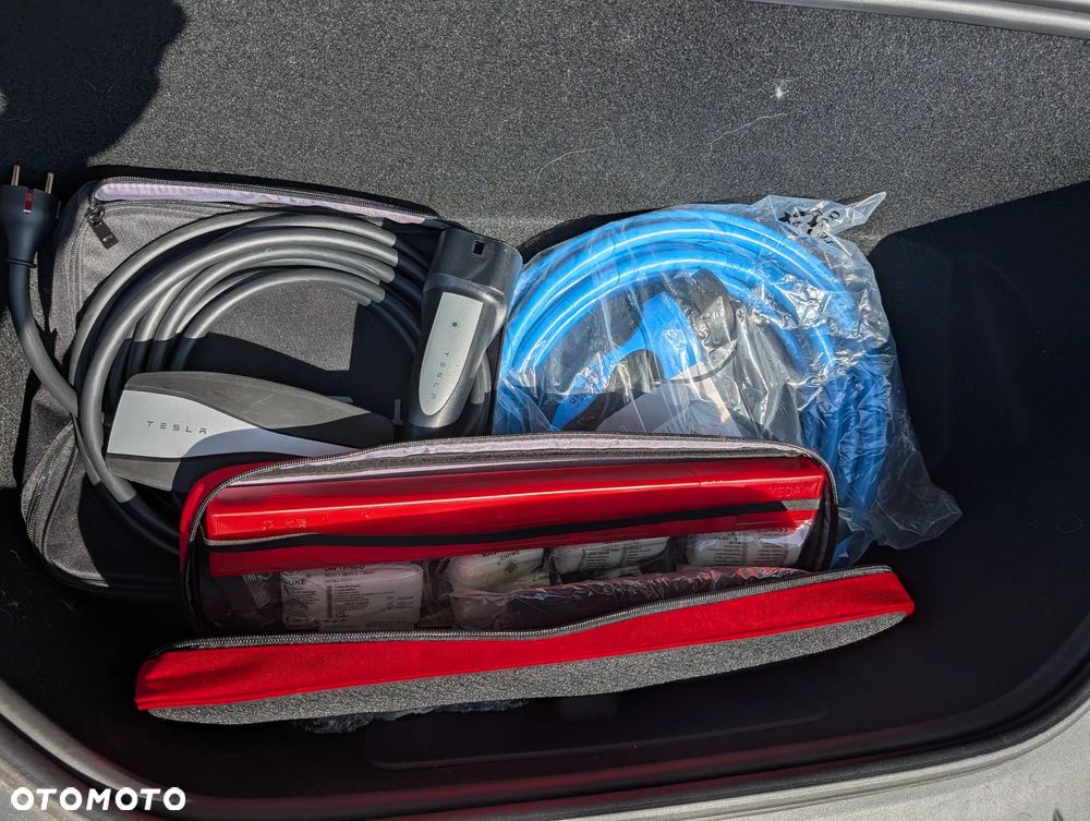 Tesla Model S - 37