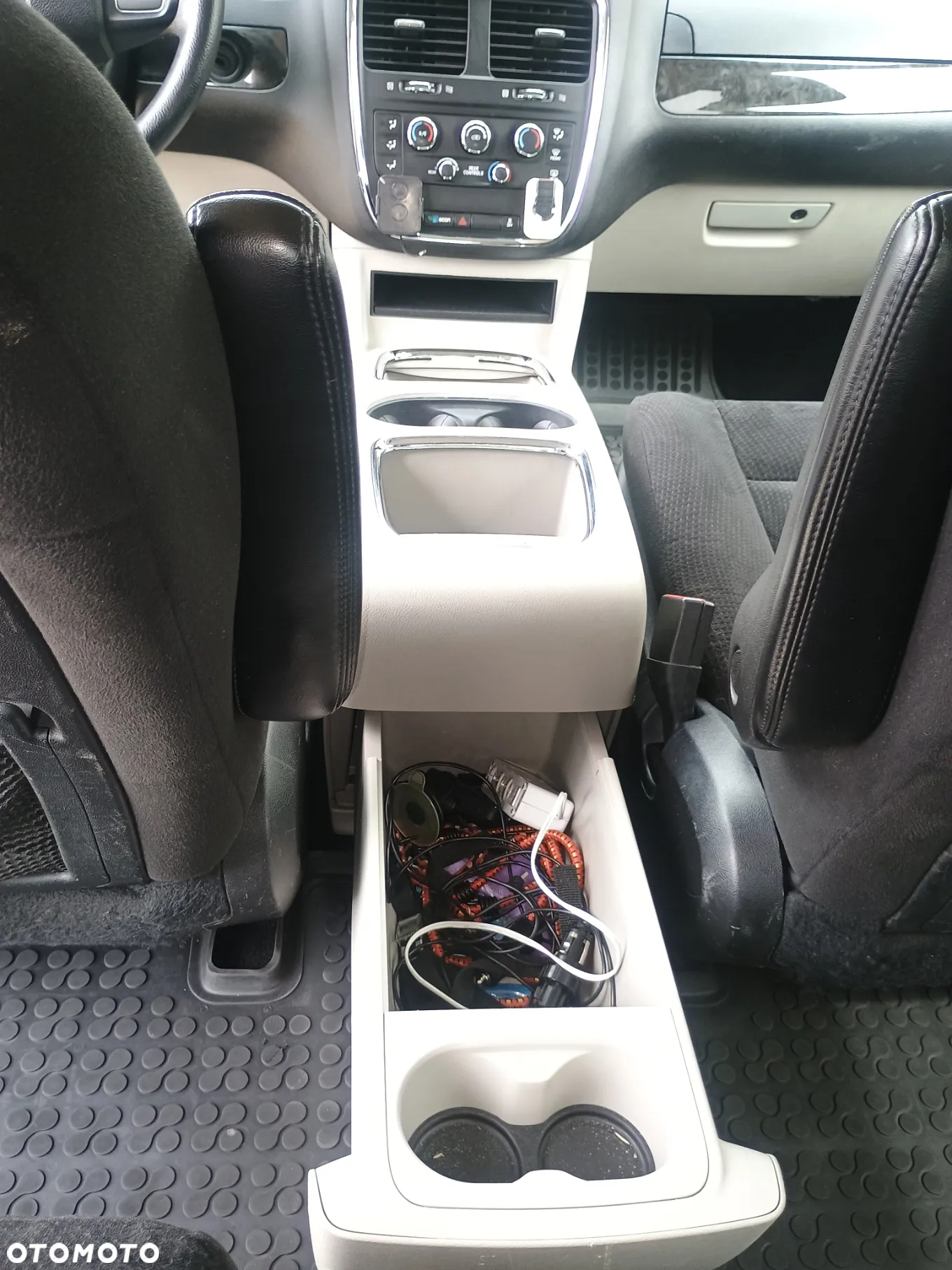 Dodge Grand Caravan - 16
