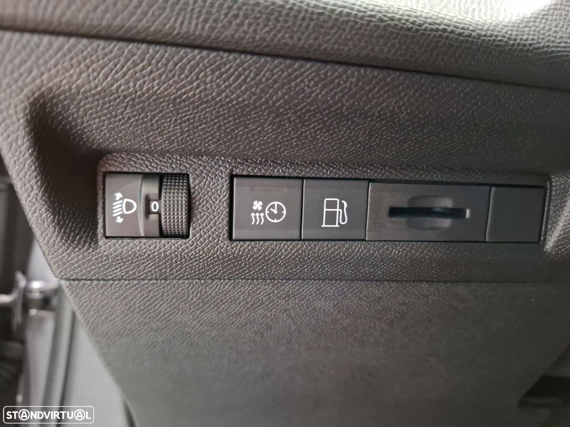 Peugeot 408 1.6 Hybrid Allure e-EAT8 - 16