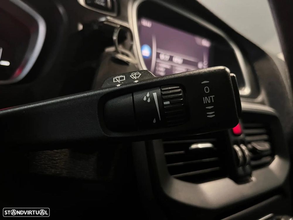 Volvo V40 - 23