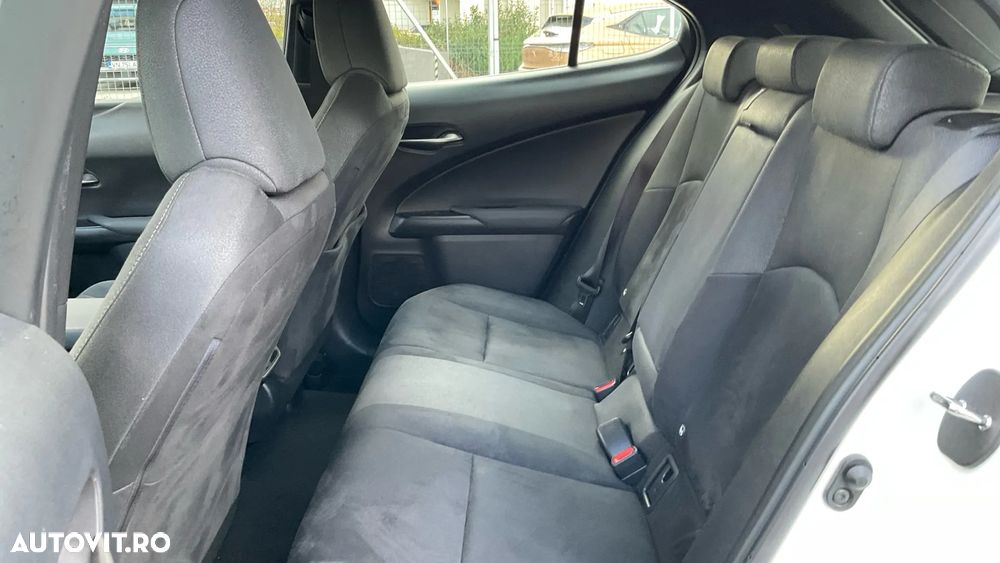 Lexus UX 250h FWD Business - 14