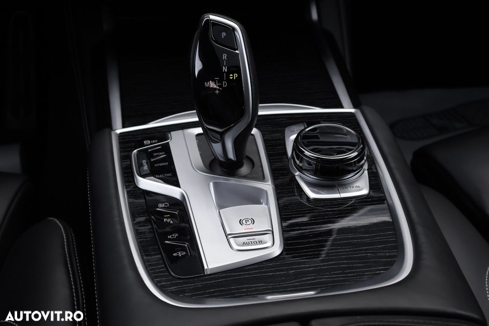 BMW Seria 7 745e - 7
