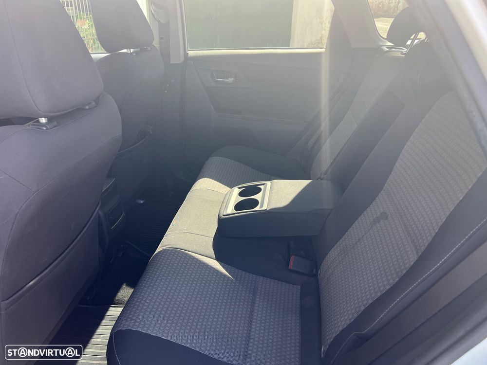 Toyota Auris Touring Sports 1.8 HSD Comfort +P.Techno+P.Sport - 12