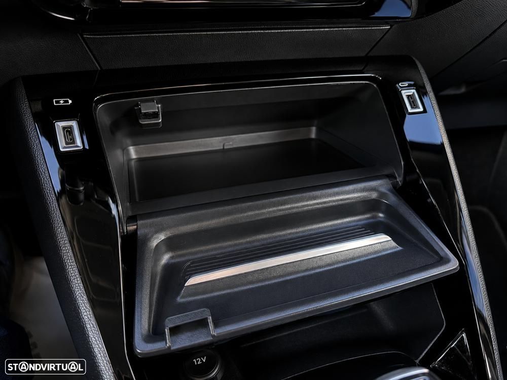 Peugeot e-2008 50 kWh GT Pack — fotografia 36