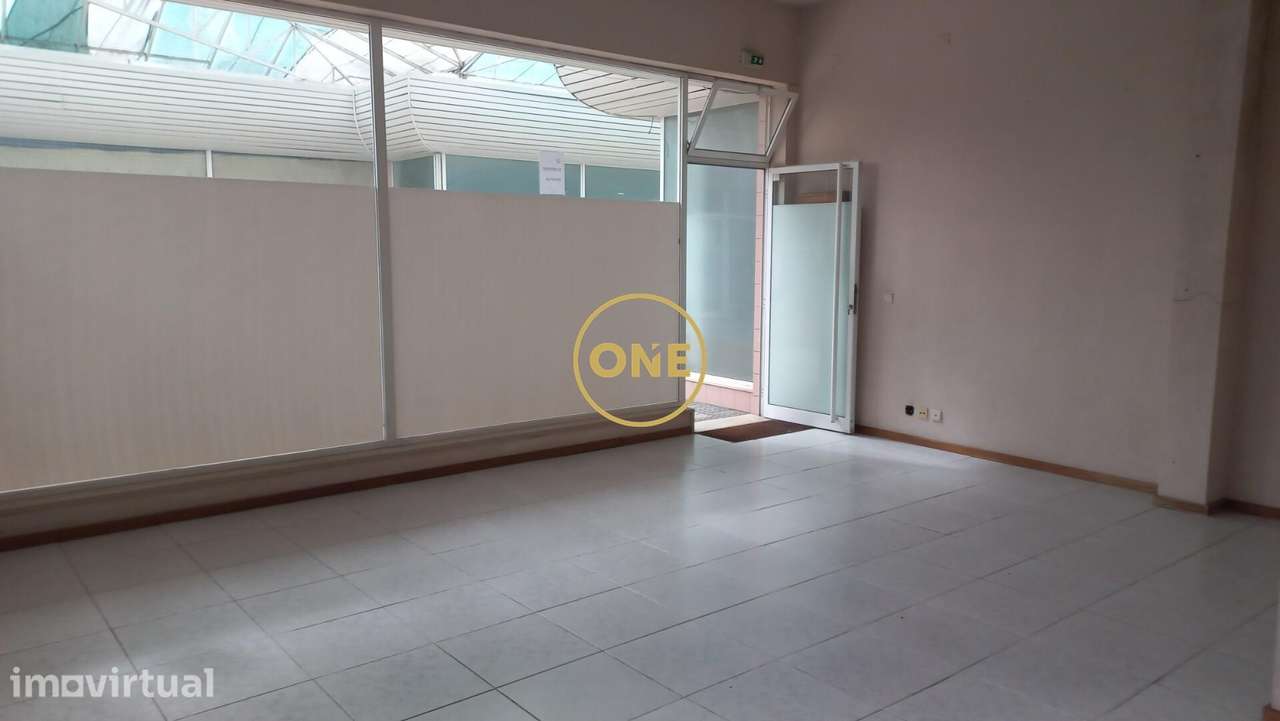 Loja para arrendamento, com 47m2, Wc próprio, boa montra - Grande imagem: 4/10