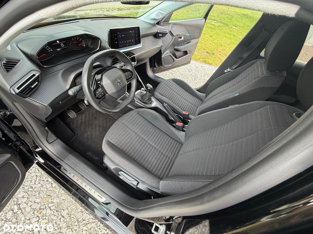 Peugeot 208 - 6