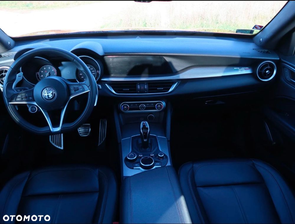 Alfa Romeo Stelvio 2.0 Turbo 16V AT8-Q4 Ti - 9
