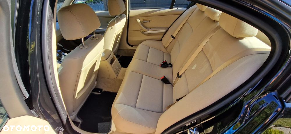 BMW Seria 3 320d - 12